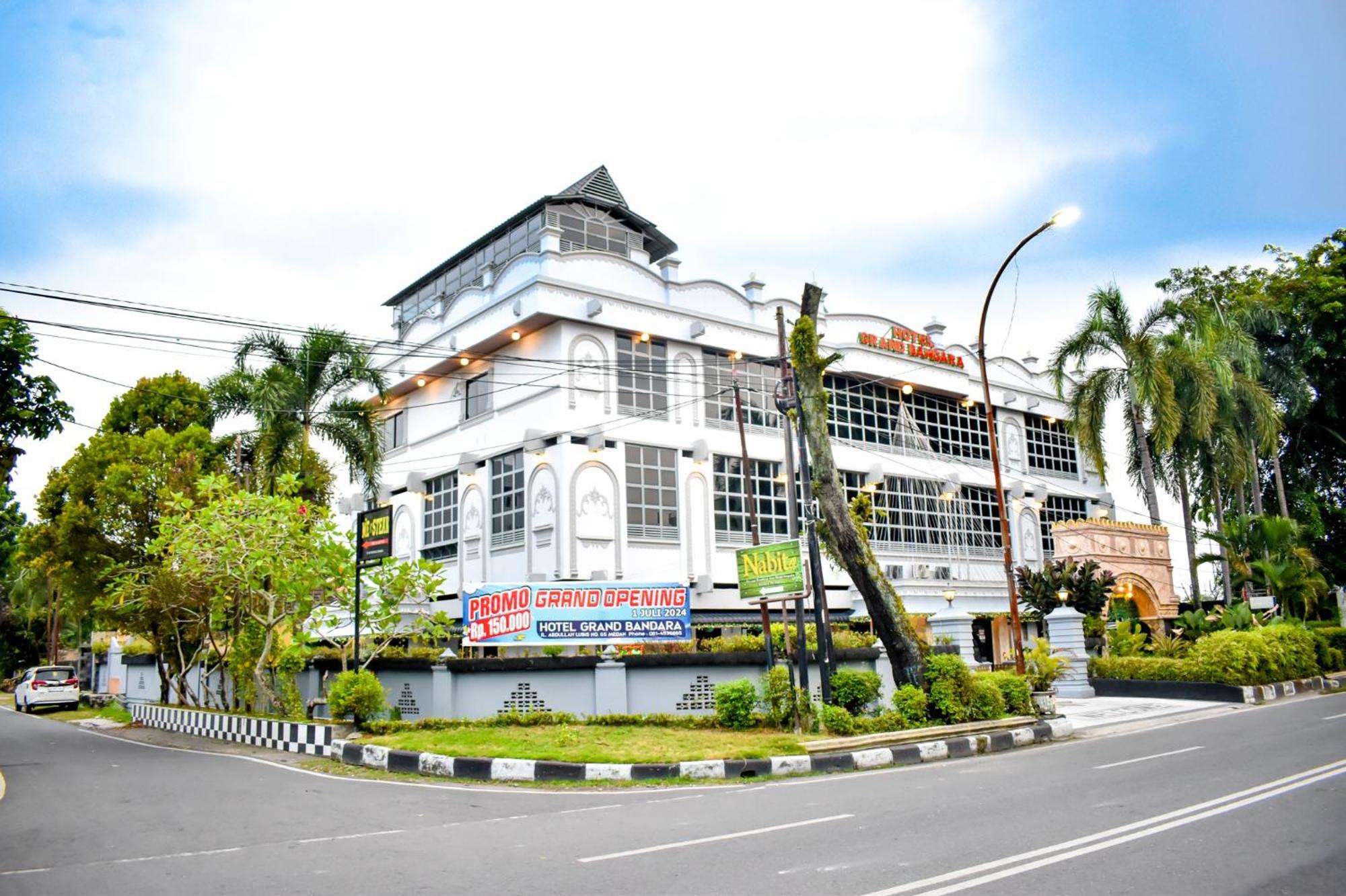 Grand Bandara Hotel *
